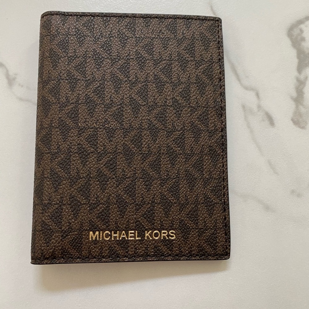 NEW Michael Kors Signature Wallet Passport Cover